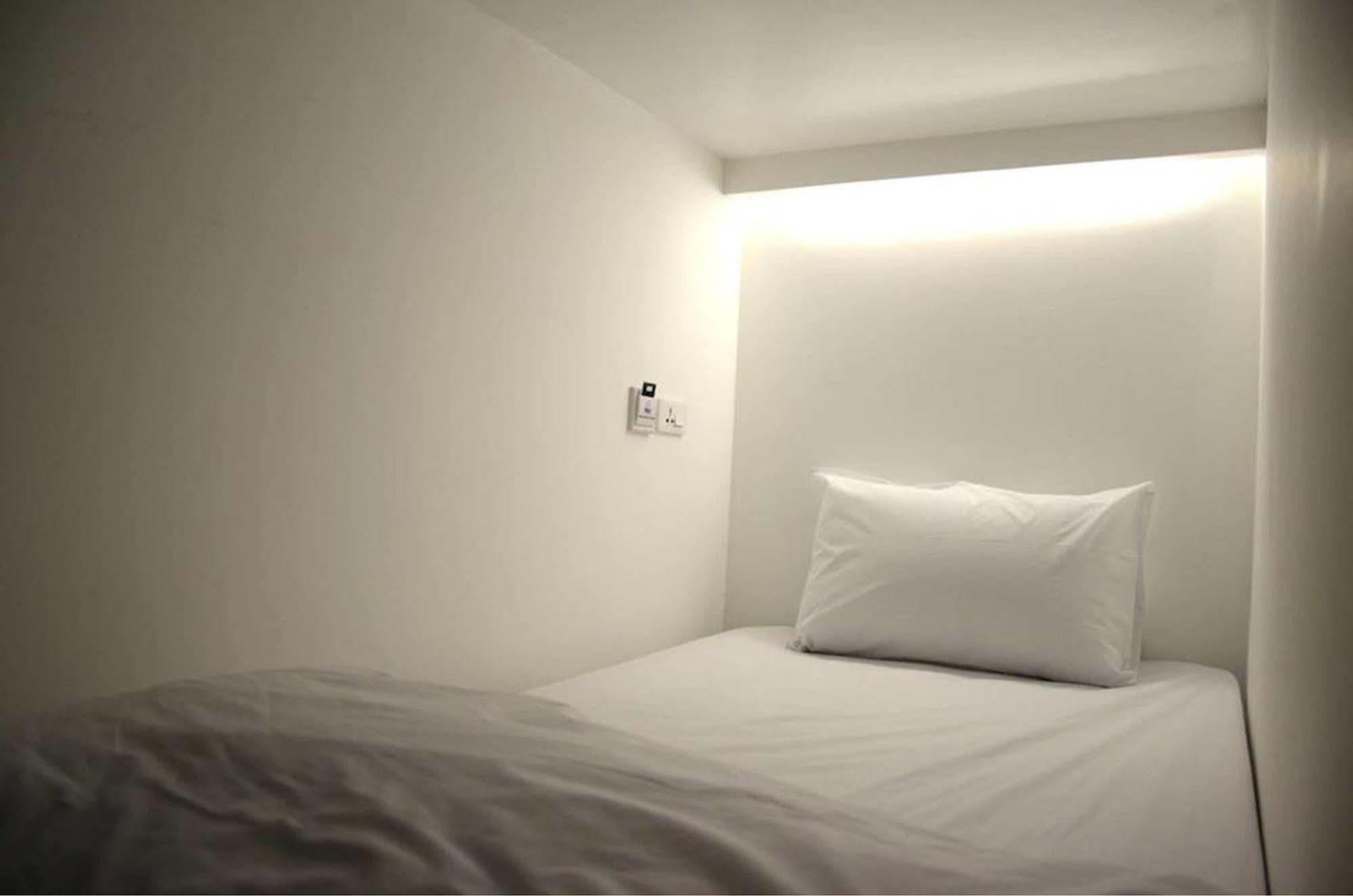 3Howw Hostel @ Sukhumvit 21 Bangkok Zewnętrze zdjęcie